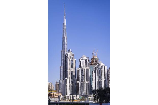 …verbieten, für 'Mission: Impossible – Ghost Protocol' an der Außenwand des Burj Khalifa, des höchsten Gebäudes der Welt (82...