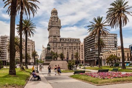 Willkommen in Montevideo. Uruguays Hauptstadt zählt zu den schönsten in Südamerika. Prachtvolle Bauten aus den vergangenen J...