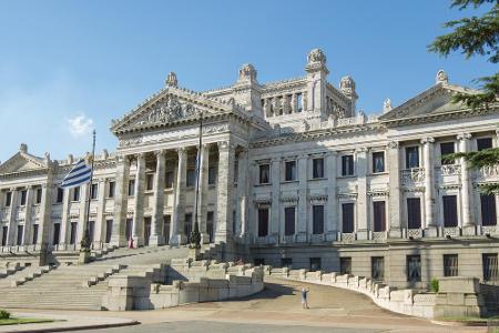 Im Palacio Legislativo tagt die Generalversammlung des Landes. Das Bauwerk wurde zwischen 1908 und 1925 erbaut und zählt sei...