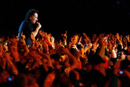 Bruce Springsteen und die E-Street-Band brachten die Fans 2009 in Stimmung. 'Ich möchte, dass ihr eure Hähnchensticks wegleg...