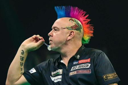 Der Meister der Haarfarben: Dartprofi Peter Wright tritt schon seit Jahren mit seinem ikonischen Irokesenschnitt auf, jedoch...