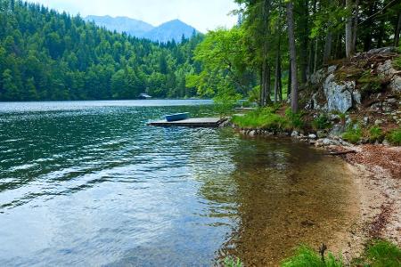 Als Nazi-Deutschland dem Ende entgegensteuerte, sollen SS-Männer nach Österreich gefahren sein und im Toplitzsee Gold und Ku...