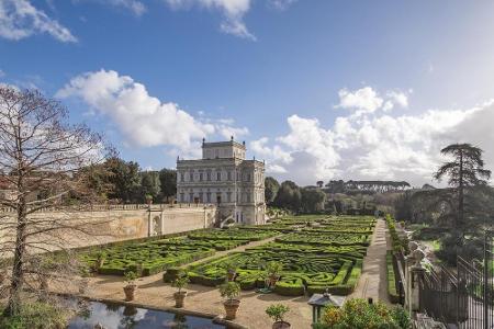 Die Villa Doria Pamphilj samt ihrem Park ist die größte Parkanlage der Stadt. Das Gebäude selbst ist über 450 Jahre alt. Die...