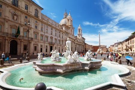 Die Piazza Navona hat im Gegensatz zu den meisten anderen Sehenswürdigkeiten ihren Ursprung nicht in der Antike, sondern in ...
