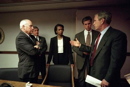 Unter dem Ostflügel befinden sich Luftschutzbunker, die inzwischen zum Presidential Emergency Operations Center umgestaltet ...