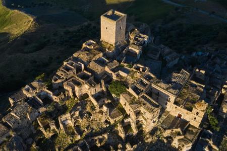 Craco in Italien ist verlassen, diente aber schon für den ein oder anderen Film als Kulisse.