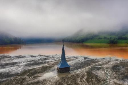 Kupfer und nicht Wasser besiegelte den Untergang von Geamana im Westen Rumäniens. Nach Entdeckung des Vorkommens, begann man...