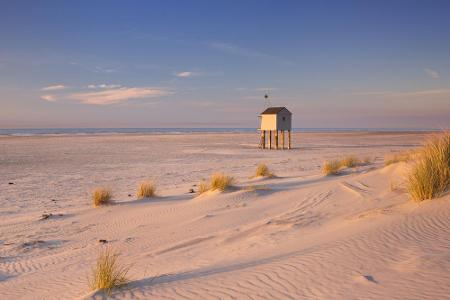 Auf der niederländischen Insel Terschelling gibt es einen knapp 30 Kilometer langen Sandstrand, der fast rund um die Insel f...