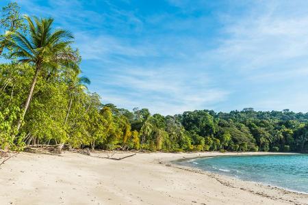 Im Manuel-Antonio-Nationalpark an der Pazifikküste Costa Ricas befindet sich der Strand Playa Manuel Antonio. Weißer, feiner...