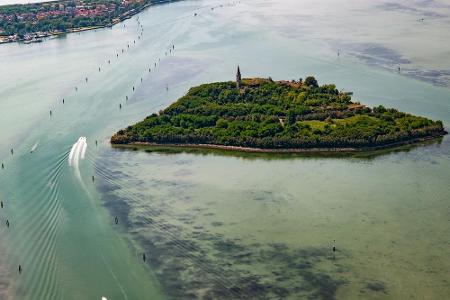 Die verlassene Insel Poveglia liegt in der Lagune von Venedig und wird auch 