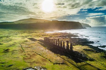 Rätselhafte Steinskulpturen sind auf der Osterinsel zu finden. Die Moai zeugen von einer untergegangenen polynesischen Kultu...