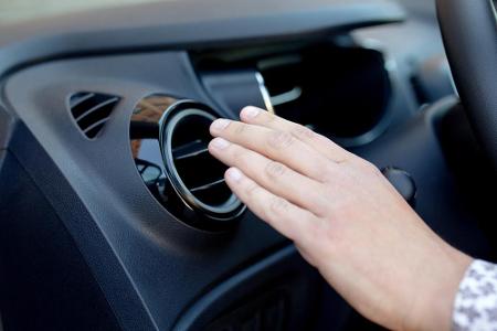 Die Lüftung verursacht ebenfalls Mehrkosten: in Mittelstellung 24 Cent bei Benzinern, 5 Cent beim E-Fahrzeug.