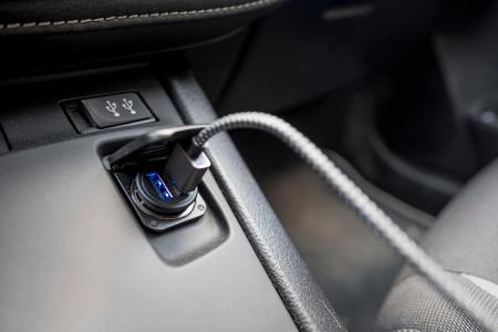 Smartphone laden, Musik abspielen, Navigieren ... die Möglichkeiten der Kopplung von Mobiltelefon und Auto sind vielfältig. ...