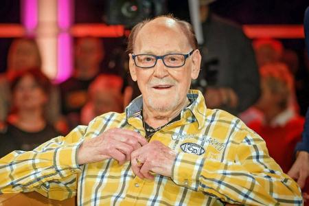 Auch Herbert Köfer geht mit seinen 99 Lebensjahren auf ein Jahrhundert zu: Er hat am 17. Februar Geburtstag. Über 80 Jahre l...