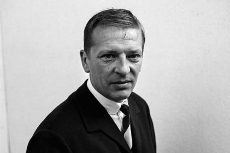 Mit seiner Rolle des Kommissar Bernard wurde Günther Neutze deutschlandweit berühmt. Von 1967 bis 1973 spielte er den Kommis...