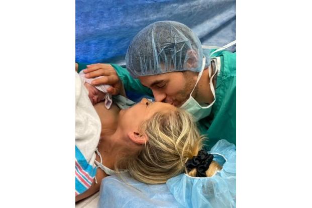 Anna Kournikova und Enrique Iglesias führen ein Leben mit Bodyguards und hinter dicken Mauern. Kein Wunder also, dass sie es...