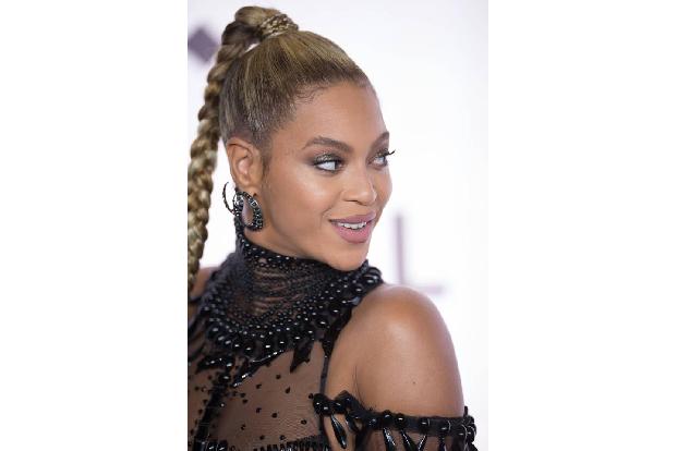 ...Beyoncé ist inzwischen sogar dreifache Mutter: Gemeinsam mit ihrem Ehemann Jay-Z hat sie die sechsjährige Blue Ivy und di...