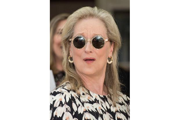 Meryl Streep ging mit einer bandagierten Hand auf Promotion-Tour für ihren Film 'Wie beim ersten Mal'. Der Grund: Der Schaus...