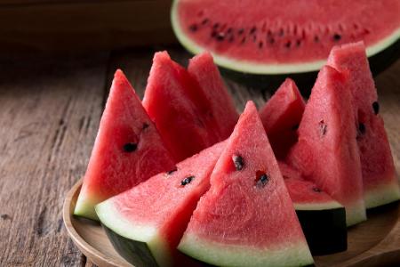 Süß, saftig und super gesund: 100 g Wassermelone haben nur 35 Kalorien.