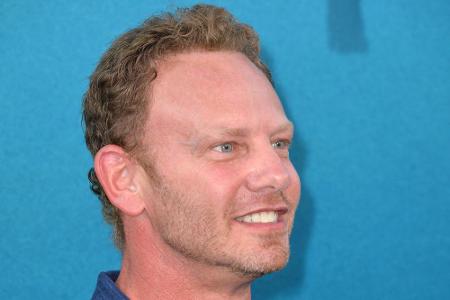 Ziering übernahm von 2013 bis 2018 die Hauptrolle des Fin Shepard in der 