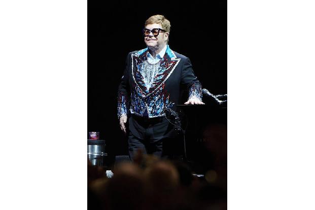Popstar Elton John ist tatsächlich so etwas wie ein Freund der königlichen Familie und gern gesehener Gast in den diversen P...