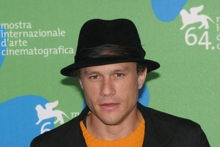 Mit gerade mal 28 Jahren starb Heath Ledger 2008 an einer Medikamenten-Überdosis. Er hatte gerade die Dreharbeiten für 