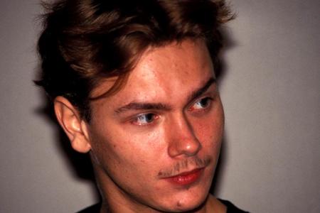 River Phoenix wurde nur 23 Jahre alt, er starb 1993 an einem Drogencocktail vor Johnny Depps Nachtclub Viper Room in Hollywo...