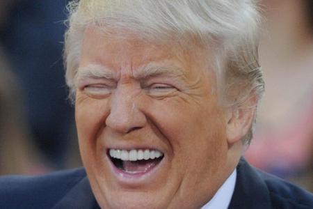 Orange Haut, gebleichte Zähne und weiß-blondes Haar - auf manchen Bildern wirkt es tatsächlich so, als wäre Donald Trump ein...