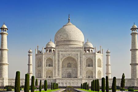 Dem Taj Mahal werden jährliche Besuchermassen zum Verhängnis. Zusätzlich zerstört die Luftverschmutzung die weiße Fassade de...