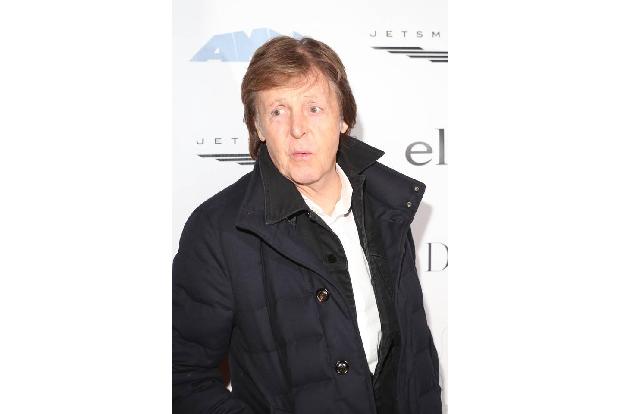 ...zehn Jahre später verbrachte Paul McCartney ein wenig Zeit im Knast. 1980 brachte dem Beatles-Star der Besitz von Marihua...
