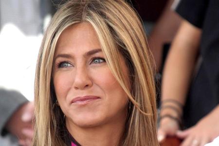 2015 sprach Jennifer Aniston über ihre Schwäche: Die Schauspielerin litt jahrelang unter einer nicht diagnostizierten Legast...