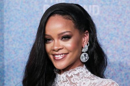 Musikalisch ist von Rihanna derzeit kaum etwas zu hören, dennoch steigt ihr Vermögen stetig an. Dank ihres 2017 gegründeten ...