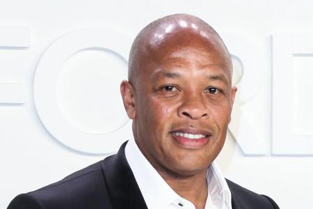 Dr. Dre hat auf jeden Fall auf das richtige Pferd gesetzt! Der Produzent und Rapper gründete das Erfolgsunternehmen Beats El...
