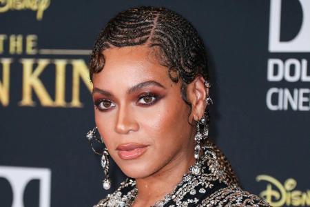 Ob sie sich ein Vorbild an ihrem Mann Jay-Z nahm? Beyoncé gründete das Unternehmen Ivypark. Unter anderem bei Topshop verkau...