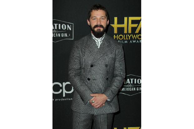 Wer ein Foto von Shia LaBeouf machen will, sollte sich lieber einen Regenmantel anziehen: Der Schauspieler rannte einst wüte...