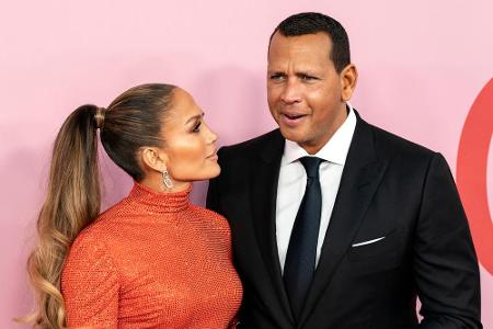 Jennifer Lopez (51) musste ihre Hochzeit mit Ex-Baseballer Alex Rodriguez (45) verschieben. Eigentlich hätten die beiden im ...