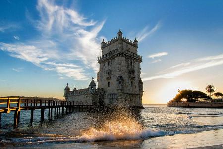 Sehenswert und direkt am Meer: Der Torre de Belém ist ein Turm, der 1521 erbaut wurde. Früher diente er als Leuchtturm - heu...