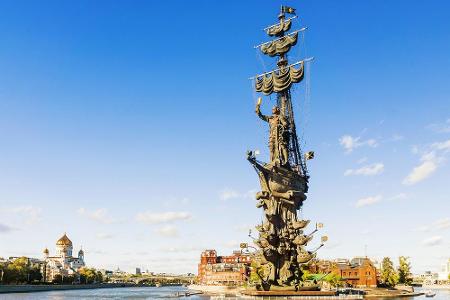 Knapp 96 Meter misst das Denkmal für den Zaren Peter I. in Moskau. Die Statue wurde 1997 errichtet und zeigt den ehemaligen ...