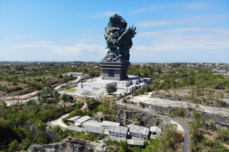 Die Garuda-Wisnu-Kencana-Statue ist 121 Meter hoch. Die Statue im Süden der indonesischen Insel Bali stellt die Gottheit Vis...