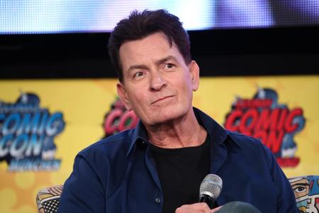 Charlie Sheen ist zum echten Skandalstar geworden. Er wurde handgreiflich gegenüber Frauen, hatte Drogenprobleme und landet ...