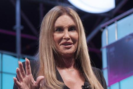 Caitlyn Jenner wurde 2015 in einen Autounfall verwickelt, bei dem eine Frau starb. Jenner wurde rücksichtsloses Fahrverhalte...