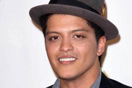 Vor seinem musikalischen Durchbruch nahm man Bruno Mars 2010 in Las Vegas fest. Der Grund: Der Sänger befand sich im Besitz ...