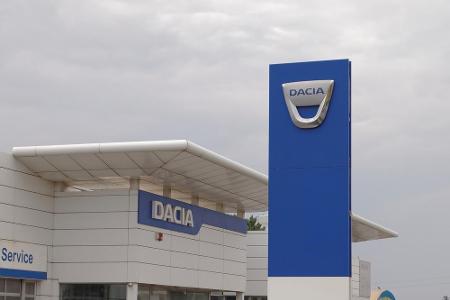 Dacia ist ebenfalls im italienischen Fußball aktiv. Der rumänische Autobauer engagiert sich seit 2009 bei Udinese Calcio, se...