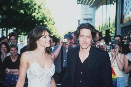 Schauspieler Hugh Grant (59) ist bekanntlich kein großer Fan der Monogamie. 1995 ließ er sich von der Polizei dabei erwische...