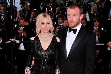 Während ihrer Ehe mit Guy Ritchie (51) vergnügte sich Madonna (62) 2008 mit Baseball-Star Alex Rodriguez (45). Ein Paparazzo...