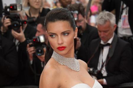 So sexy und doch so brav: Model Adriana Lima (36) lebte bis zu ihrem 27. Lebensjahr keusch, wie sie einst offenbarte. Erst a...