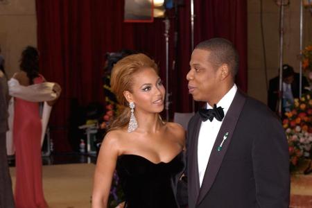 Laut eigenen Angaben ist Jay-Z (48) ihr erster und bisher einziger Mann im Bett gewesen. Beyoncé (36) habe zwar vor ihrem je...