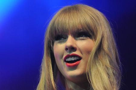Joe Jonas, John Mayer, Cory Monteith, Eddie Redmayne, Zac Efron, Harry Styles, Calvin Harris, Tom Hiddleston usw. Die Liste ...