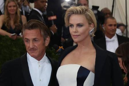 ...Charlize Theron zusammen war, auf Instagram ausgeplaudert hat. Irena Medavoy wünschte den beiden alles erdenklich Gute. D...