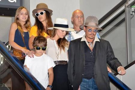 Zwar scheint das Patchworking mit den Depp-Kids, Vanessa Paradis und Amber Heard ganz okay zu laufen, aber wie wird es sein,...